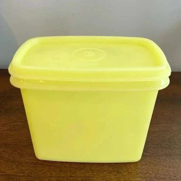 Vintage Tupperware Storage Container Canister Yellow 1243-3 and Lid 1244-7 EUC. - Picture 1 of 11